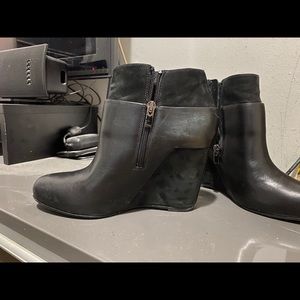 Vince Leather Ankle Boots
Black size 9